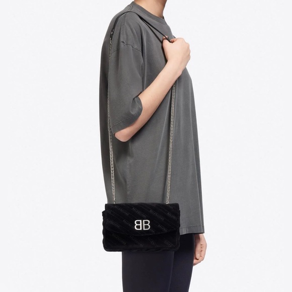 Balenciaga BB Chain Round Shoulder Quilted Velvet Bag - Picture 14 of 14